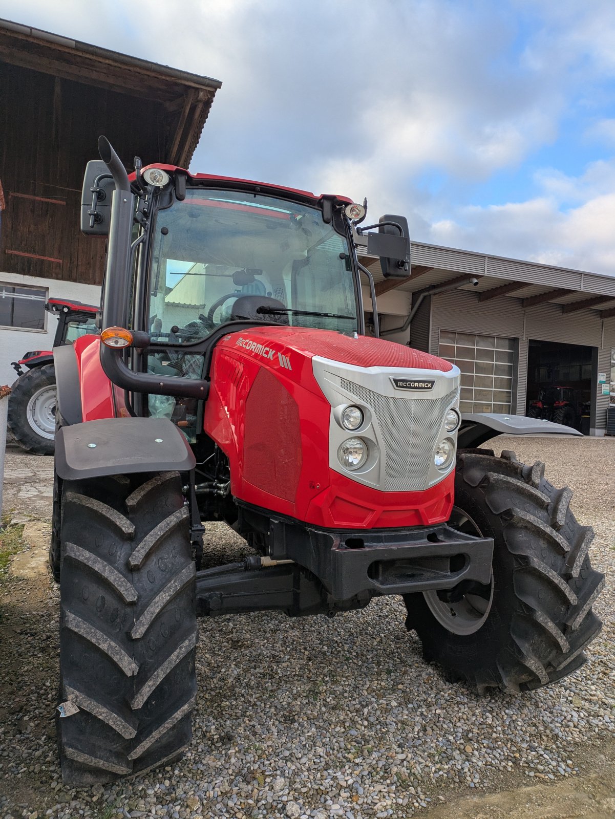 Traktor des Typs McCormick X5.085, Neumaschine in Inchenhofen - Sainbach (Bild 1)