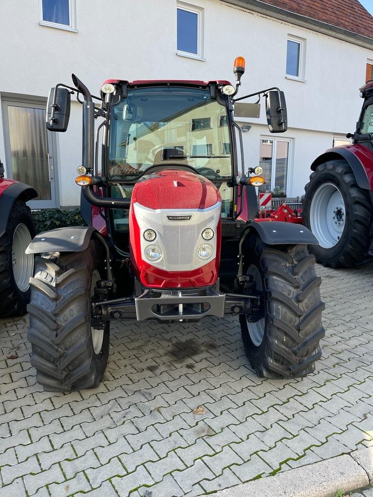 Traktor of the type McCormick X5.085, Neumaschine in Meeder (Picture 2)