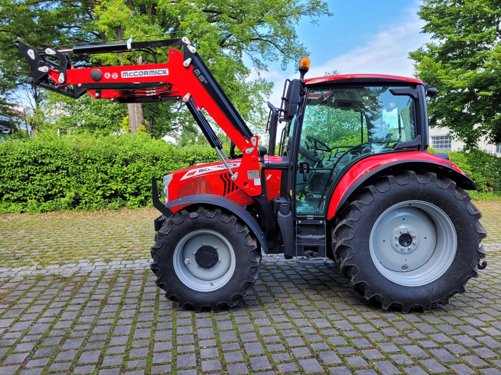 Traktor des Typs McCormick X5.085, Neumaschine in Schwindegg (Bild 2)