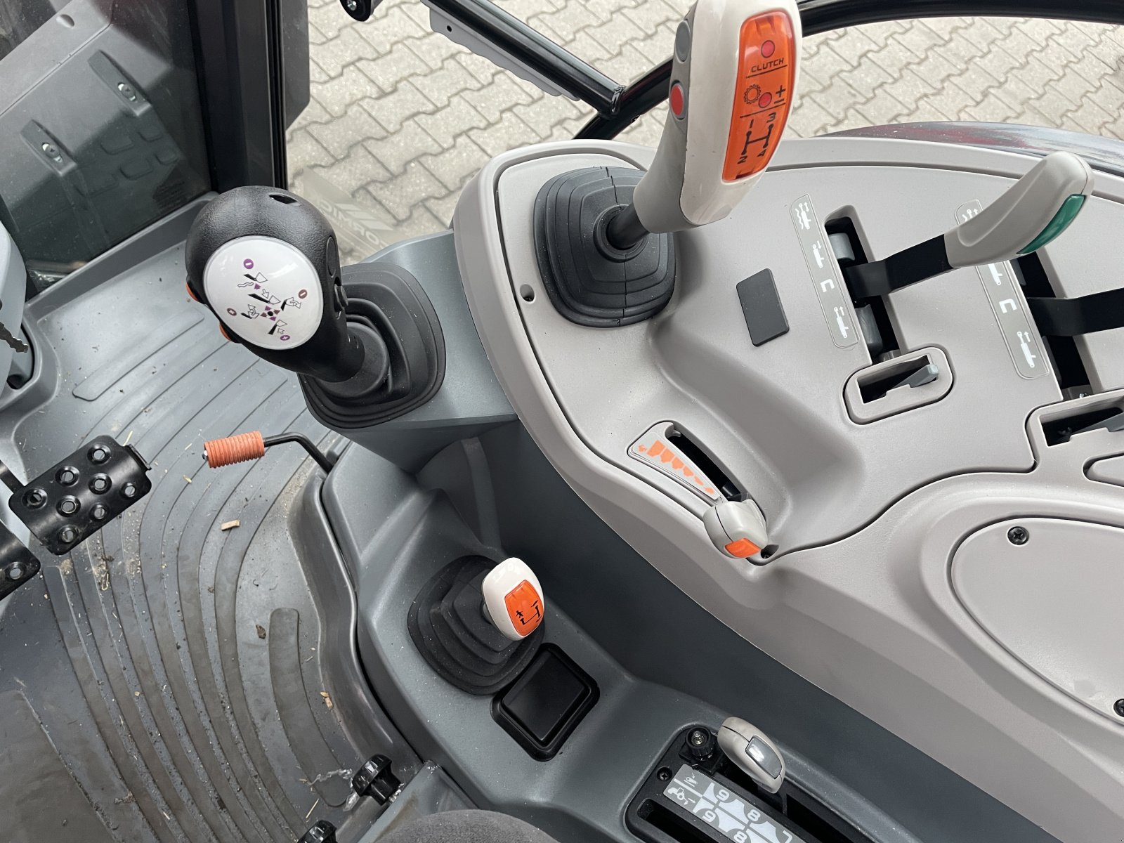 Traktor of the type McCormick X5.110, Neumaschine in Nittenau (Picture 10)