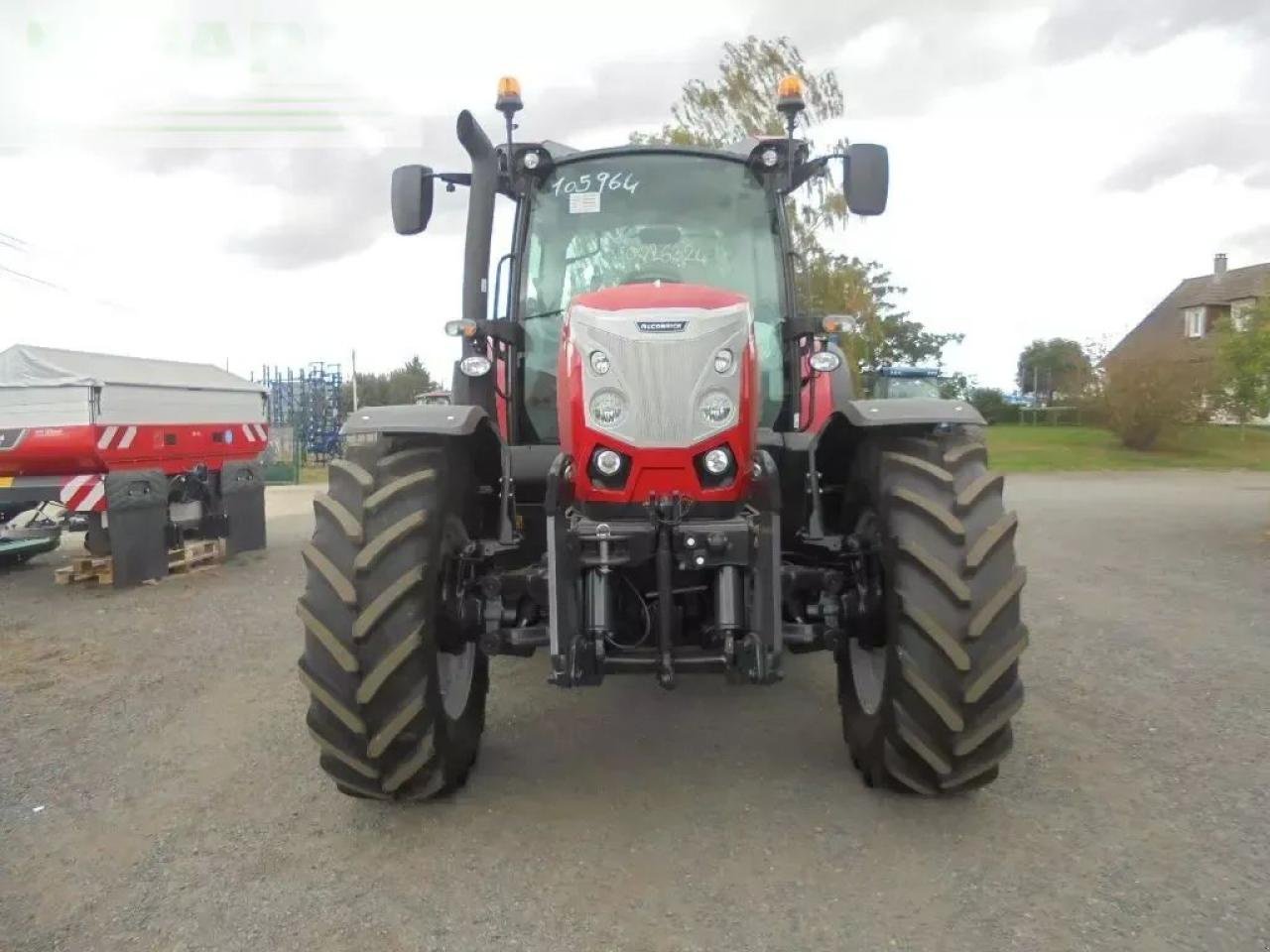 Traktor du type McCormick x6-415m, Gebrauchtmaschine en Authon (Photo 3)