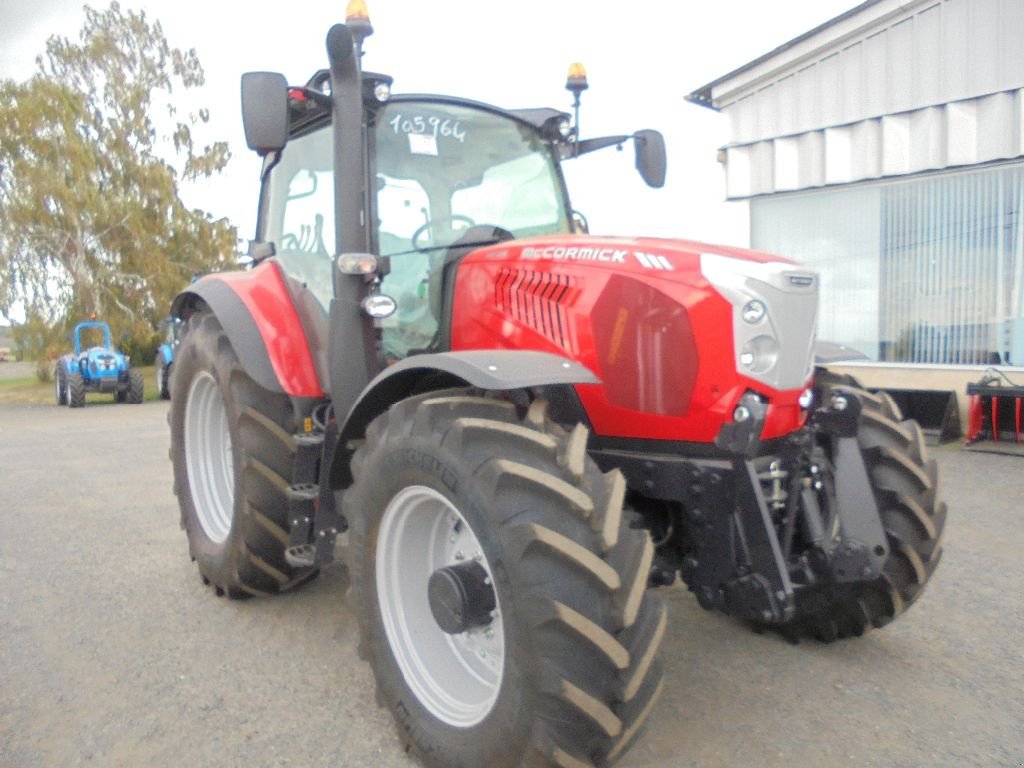Traktor des Typs McCormick X6-415M, Gebrauchtmaschine in AUTHON (Bild 2)