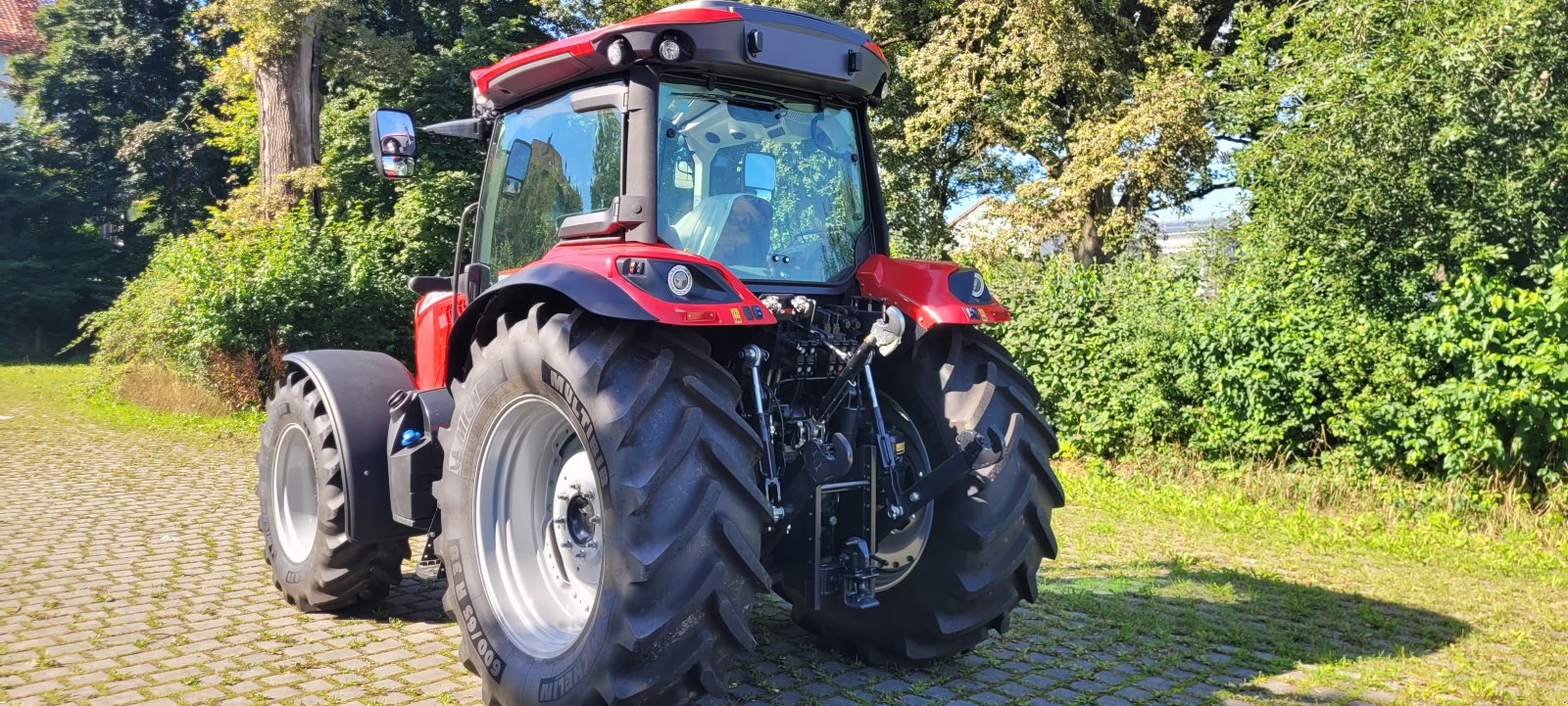 Traktor of the type McCormick X6.125, Neumaschine in Schwindegg (Picture 6)