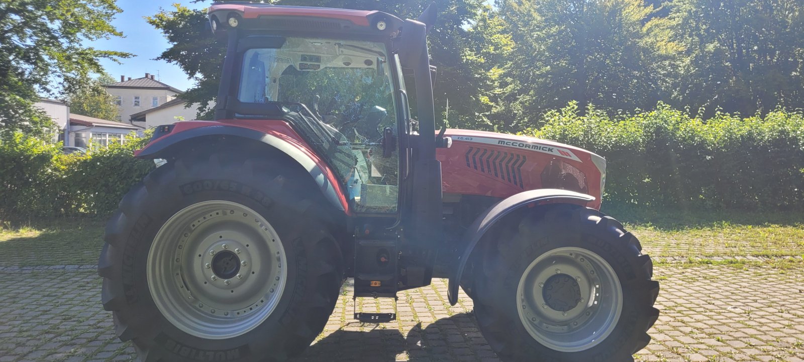 Traktor des Typs McCormick X6.413, Neumaschine in Schwindegg (Bild 4)