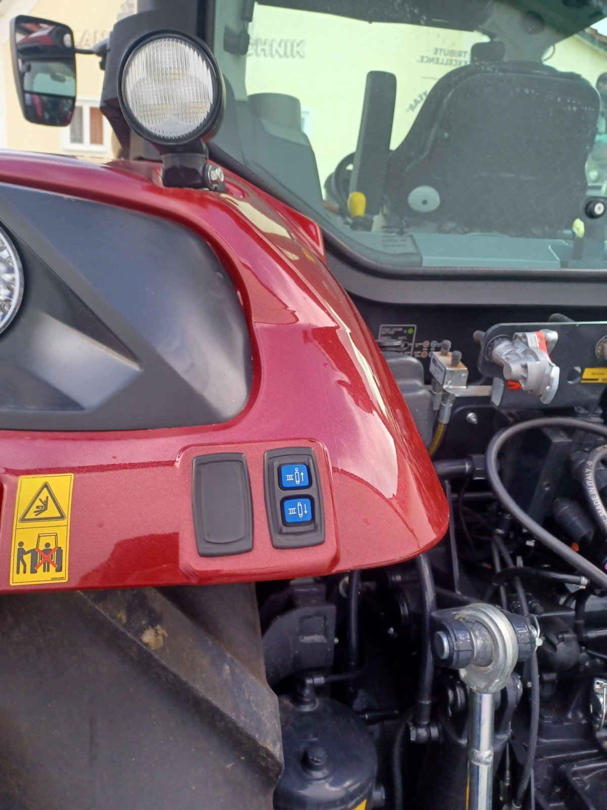 Traktor des Typs McCormick X6.414, Neumaschine in Au/Hallertau (Bild 4)