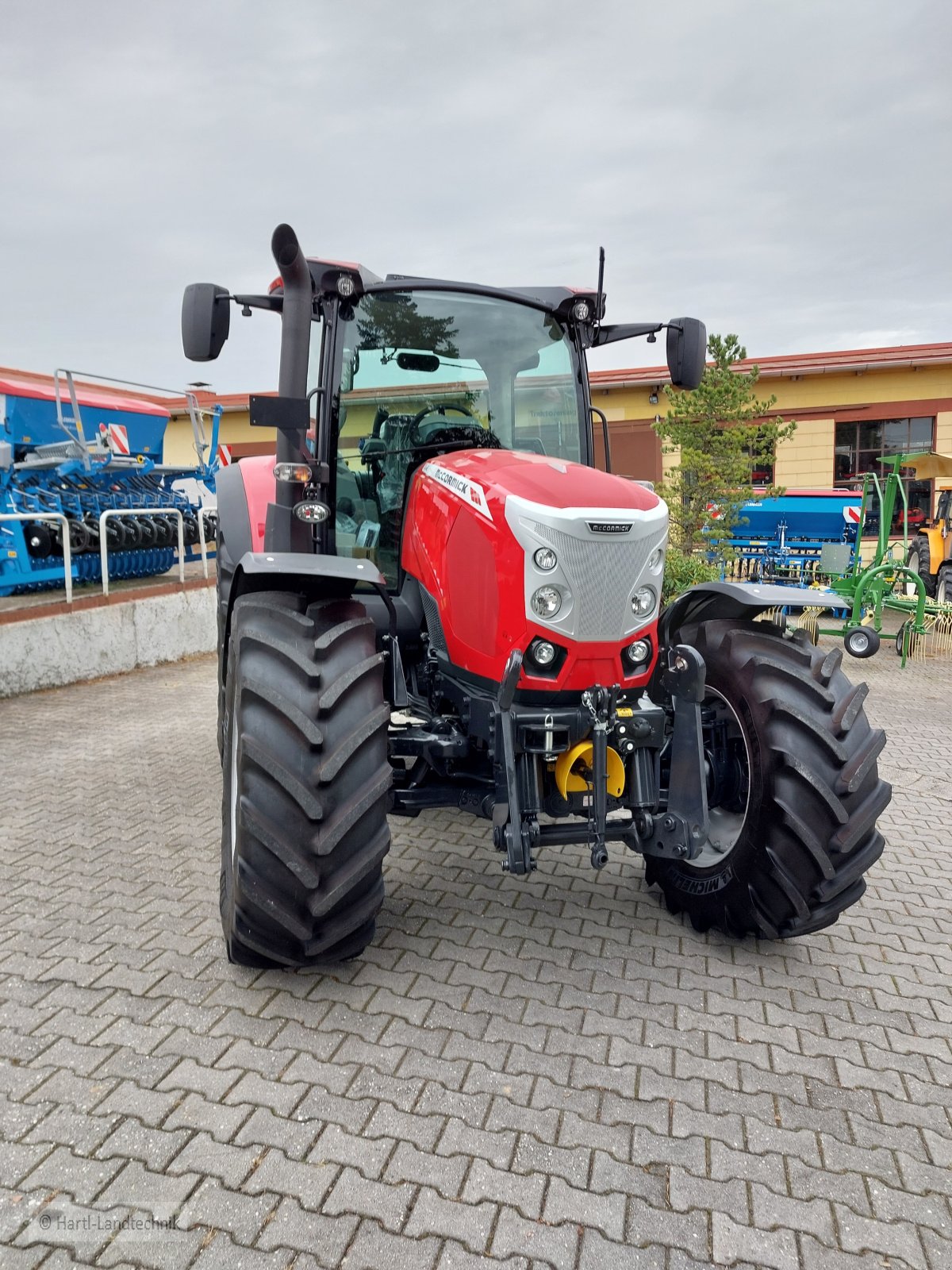Traktor des Typs McCormick X6.415, Neumaschine in Ortenburg (Bild 2)