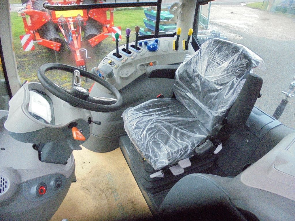 Traktor of the type McCormick X7-617M, Gebrauchtmaschine in AUTHON (Picture 9)