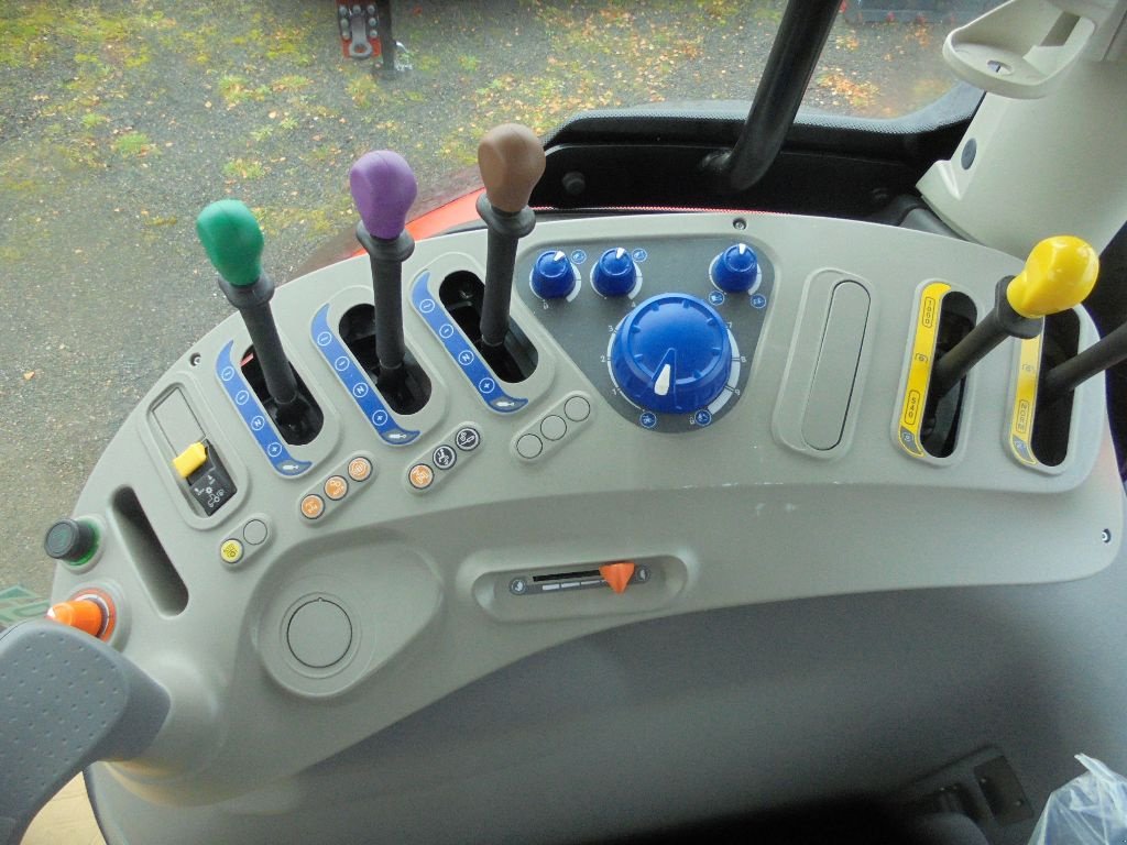 Traktor of the type McCormick X7-617M, Gebrauchtmaschine in AUTHON (Picture 10)