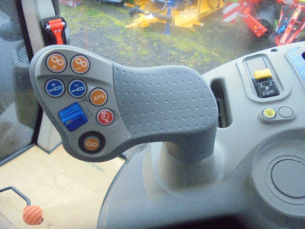 Traktor of the type McCormick X7-617M, Gebrauchtmaschine in AUTHON (Picture 11)