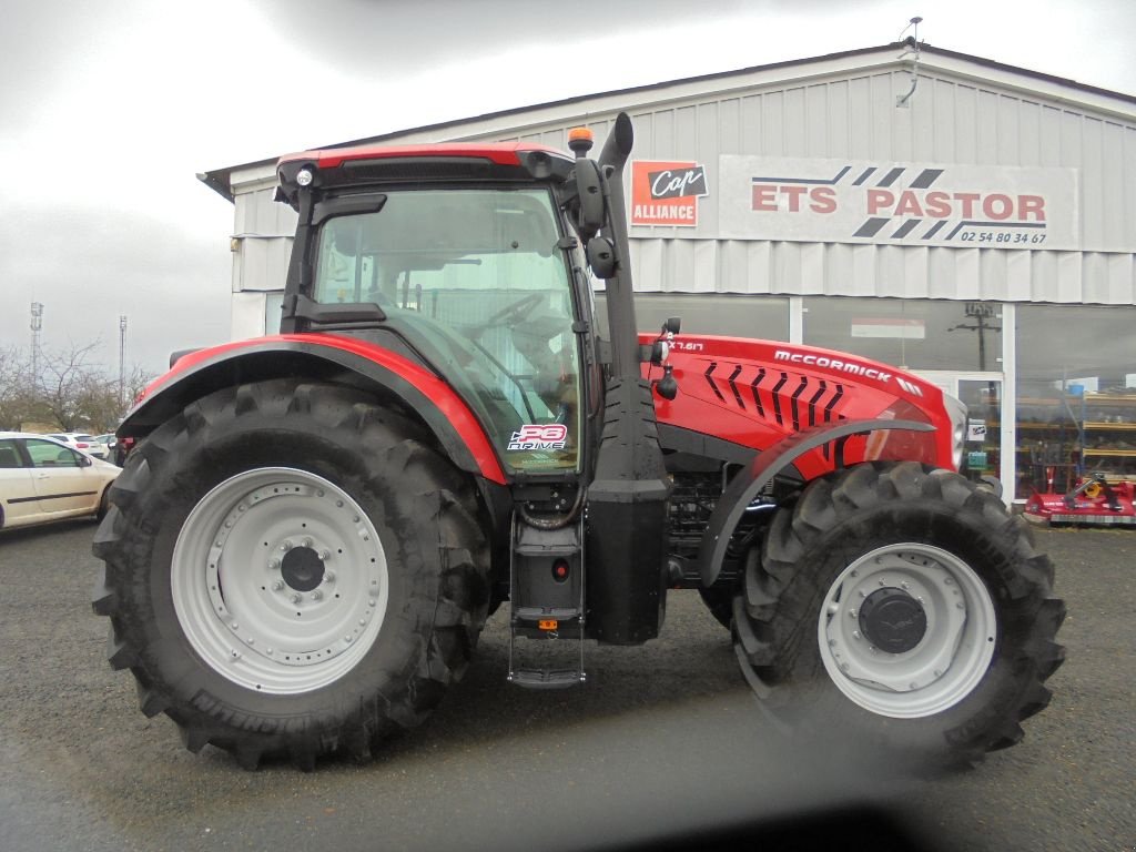 Traktor of the type McCormick X7-617M, Gebrauchtmaschine in AUTHON (Picture 1)