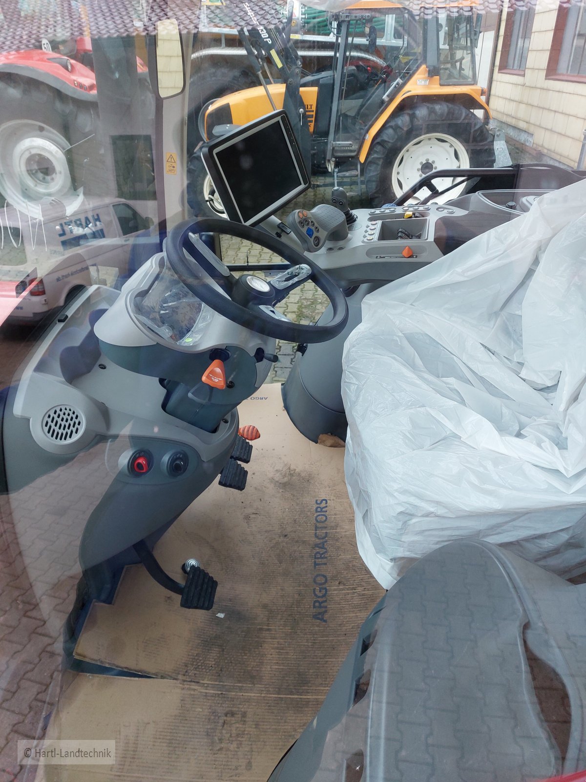 Traktor des Typs McCormick X7.623, Neumaschine in Ortenburg (Bild 2)