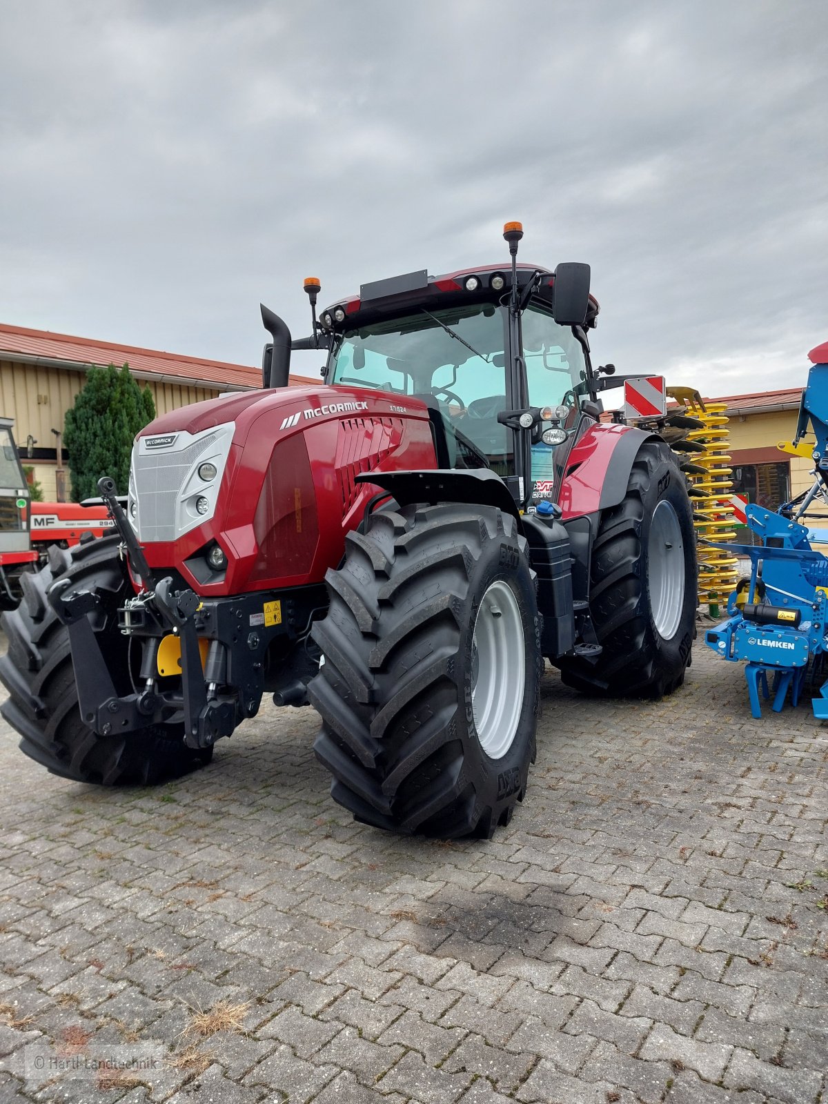 Traktor des Typs McCormick X7.624, Neumaschine in Ortenburg (Bild 1)