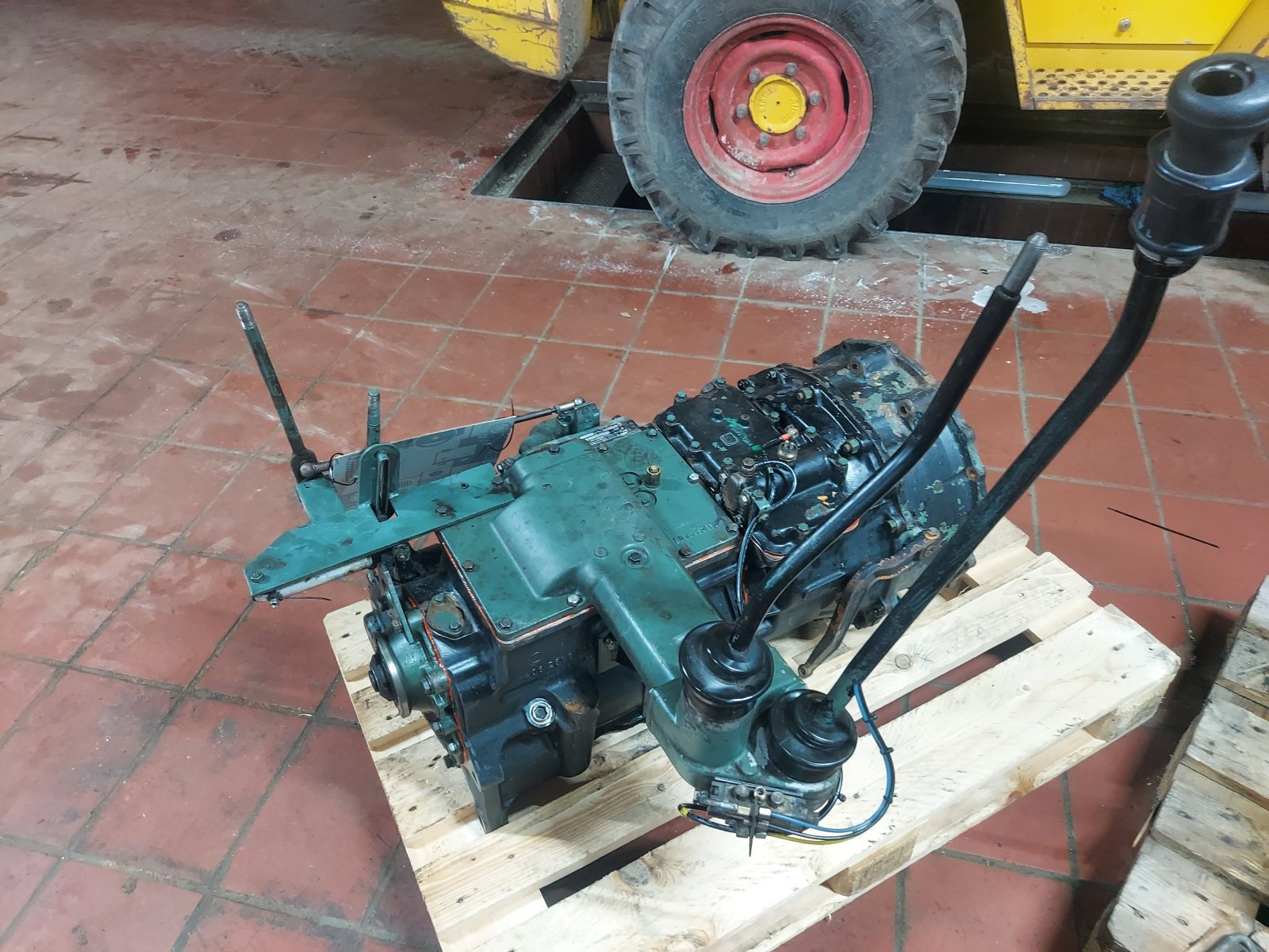 Traktor типа Mercedes-Benz Komplett überholtes Getriebe für MB Trac 700 bis 1000, Gebrauchtmaschine в Haselbach (Фотография 2)