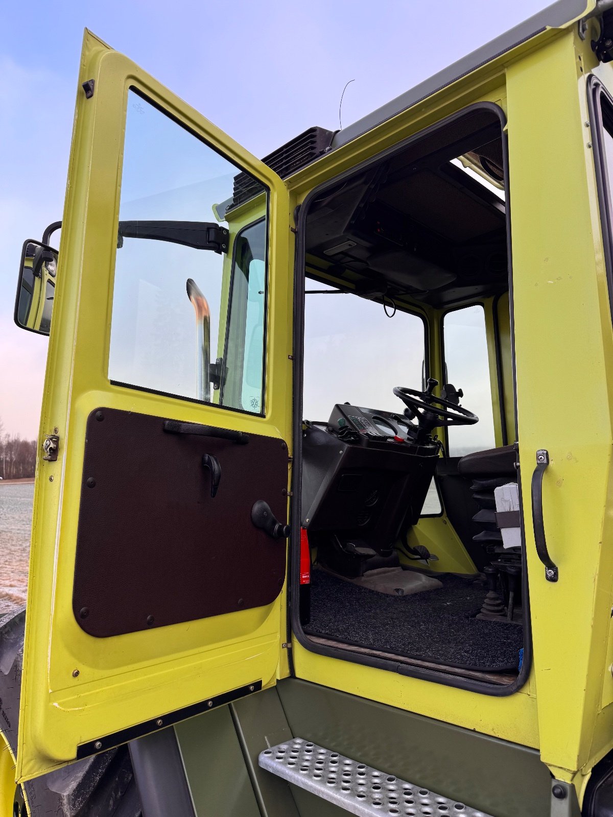 Traktor типа Mercedes-Benz MB-Trac 1100 Turbo, Gebrauchtmaschine в Marktredwitz (Фотография 3)