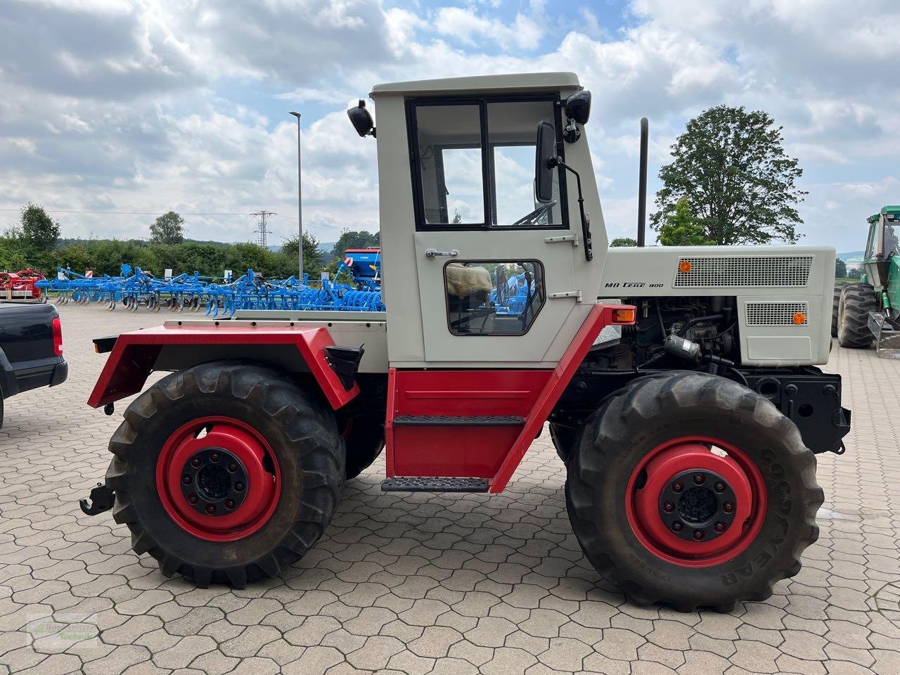 Traktor des Typs Mercedes-Benz MB trac 800, Gebrauchtmaschine in Coppenbruegge (Bild 2)