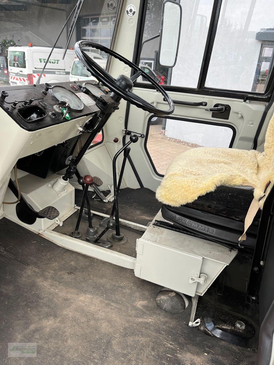 Traktor des Typs Mercedes-Benz MB trac 800, Gebrauchtmaschine in Coppenbruegge (Bild 8)