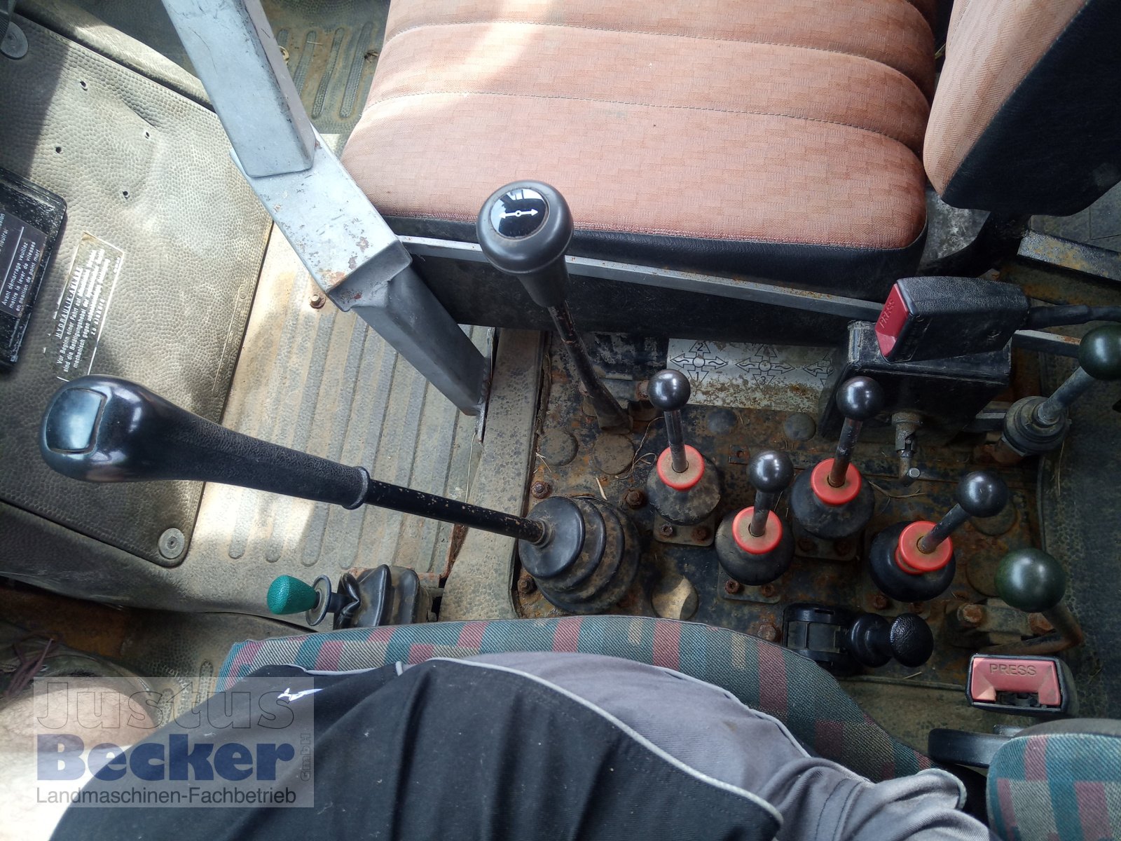 Traktor des Typs Mercedes-Benz Unimog 1600, Gebrauchtmaschine in Weimar-Niederwalgern (Bild 8)