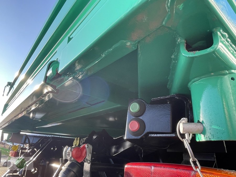 Traktor of the type Mercedes-Benz Unimog 437 , U1800 Agrar mit Klima , terramatik , Sammlerzustand, Gebrauchtmaschine in Hinterschmiding (Picture 7)