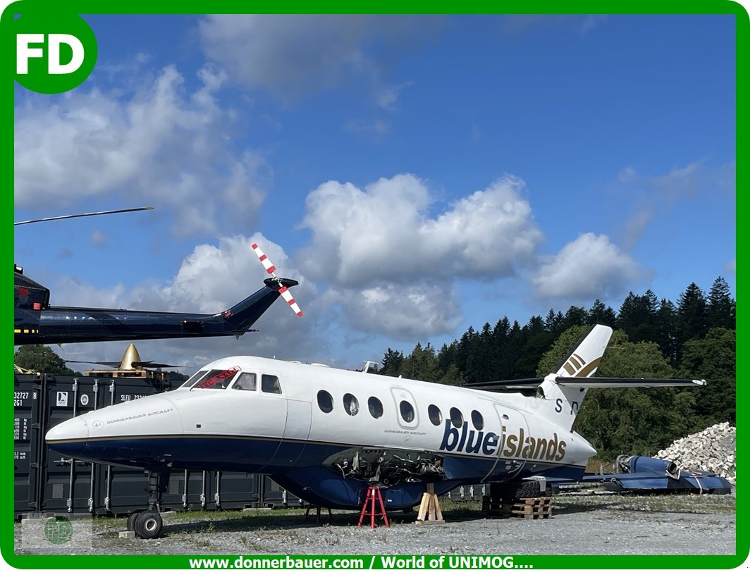 Traktor Türe ait Mercedes-Benz Unimog , Jetstream 3200, echtes Flugzeug für Deko , Blickfang, Gebrauchtmaschine içinde Hinterschmiding (resim 1)