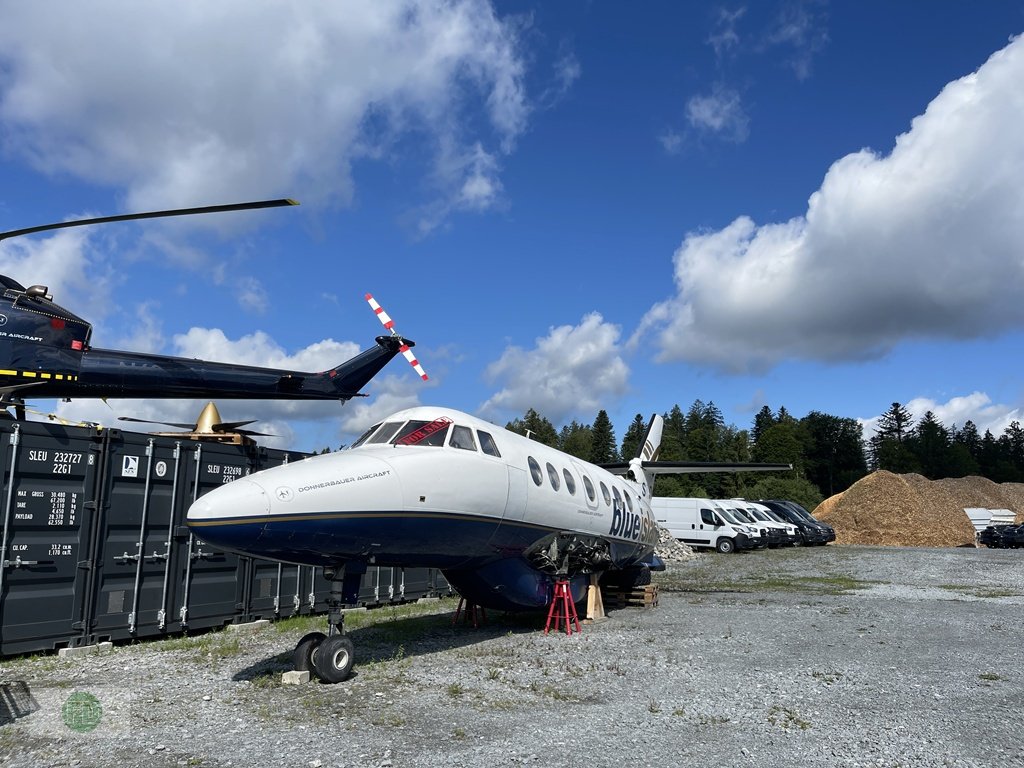 Traktor Türe ait Mercedes-Benz Unimog , Jetstream 3200, echtes Flugzeug für Deko , Blickfang, Gebrauchtmaschine içinde Hinterschmiding (resim 20)