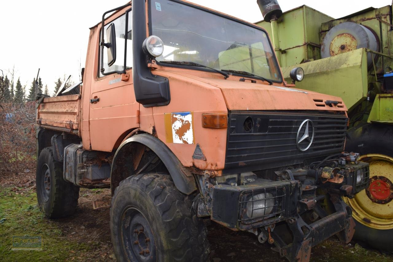 Traktor des Typs Mercedes-Benz Unimog U 1200 *zur Teileverwertung*, Gebrauchtmaschine in Oyten (Bild 1)
