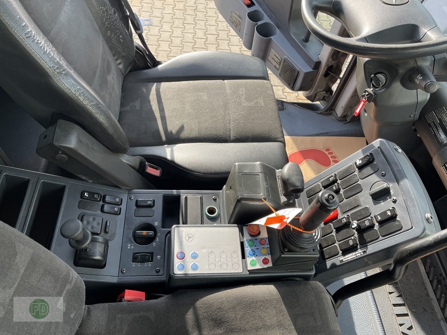 Traktor типа Mercedes-Benz Unimog U300 mit Kran zum Absatteln, Funk, Multitalent , Österreich Typenschein, Gebrauchtmaschine в Hinterschmiding (Фотография 11)