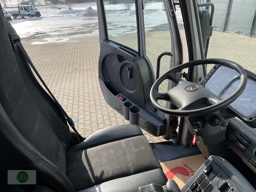 Traktor типа Mercedes-Benz Unimog U300 mit Ladekran zum Absatteln, Wandlerkupplung, Ideal zum Rangieren oder Abschleppen, Gebrauchtmaschine в Hinterschmiding (Фотография 12)
