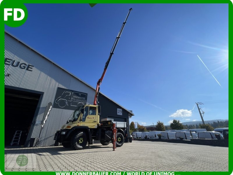 Traktor des Typs Mercedes-Benz Unimog U300 mit Palfinger Mega Kran , nur 7500 kg , 1.Hand , 1a Zustand, Gebrauchtmaschine in Hinterschmiding (Bild 1)