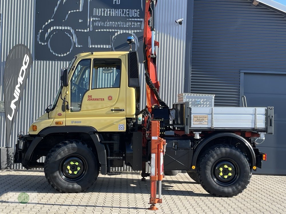 Traktor des Typs Mercedes-Benz Unimog U300 mit Palfinger Mega Kran , nur 7500 kg , 1.Hand , 1a Zustand, Gebrauchtmaschine in Hinterschmiding (Bild 2)