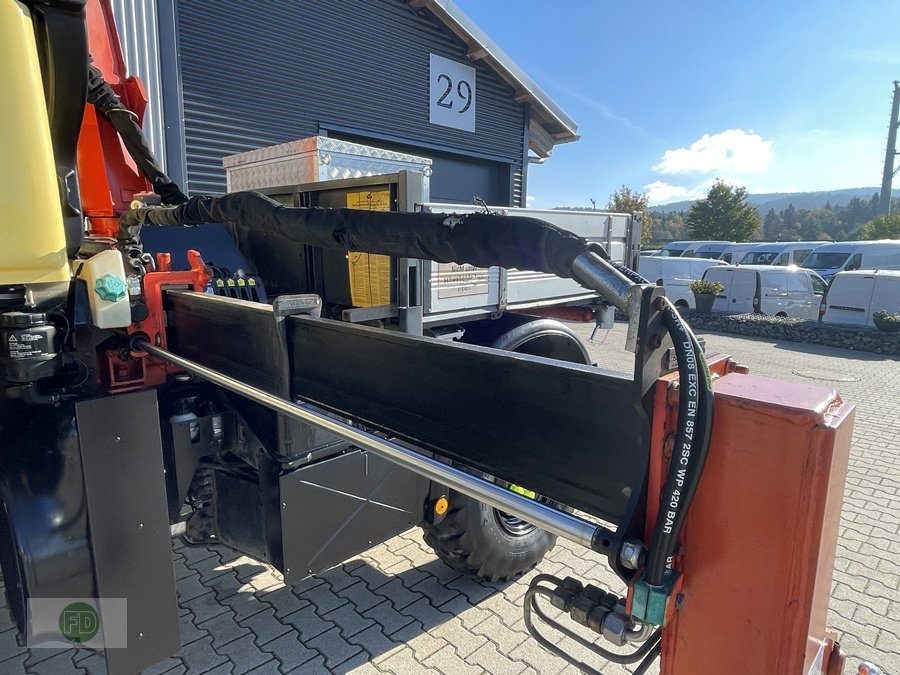 Traktor des Typs Mercedes-Benz Unimog U300 mit Palfinger Mega Kran , nur 7500 kg , 1.Hand , 1a Zustand, Gebrauchtmaschine in Hinterschmiding (Bild 7)