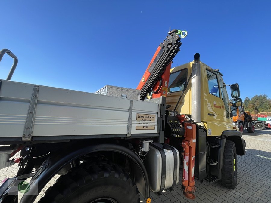 Traktor des Typs Mercedes-Benz Unimog U300 mit Palfinger Mega Kran , nur 7500 kg , 1.Hand , 1a Zustand, Gebrauchtmaschine in Hinterschmiding (Bild 16)
