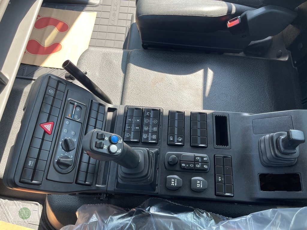 Traktor от тип Mercedes-Benz Unimog U318 mit Ladekran, Greifer, Ez. 2014 , Traumzustand , Finanzierung mgl., Gebrauchtmaschine в Hinterschmiding (Снимка 22)