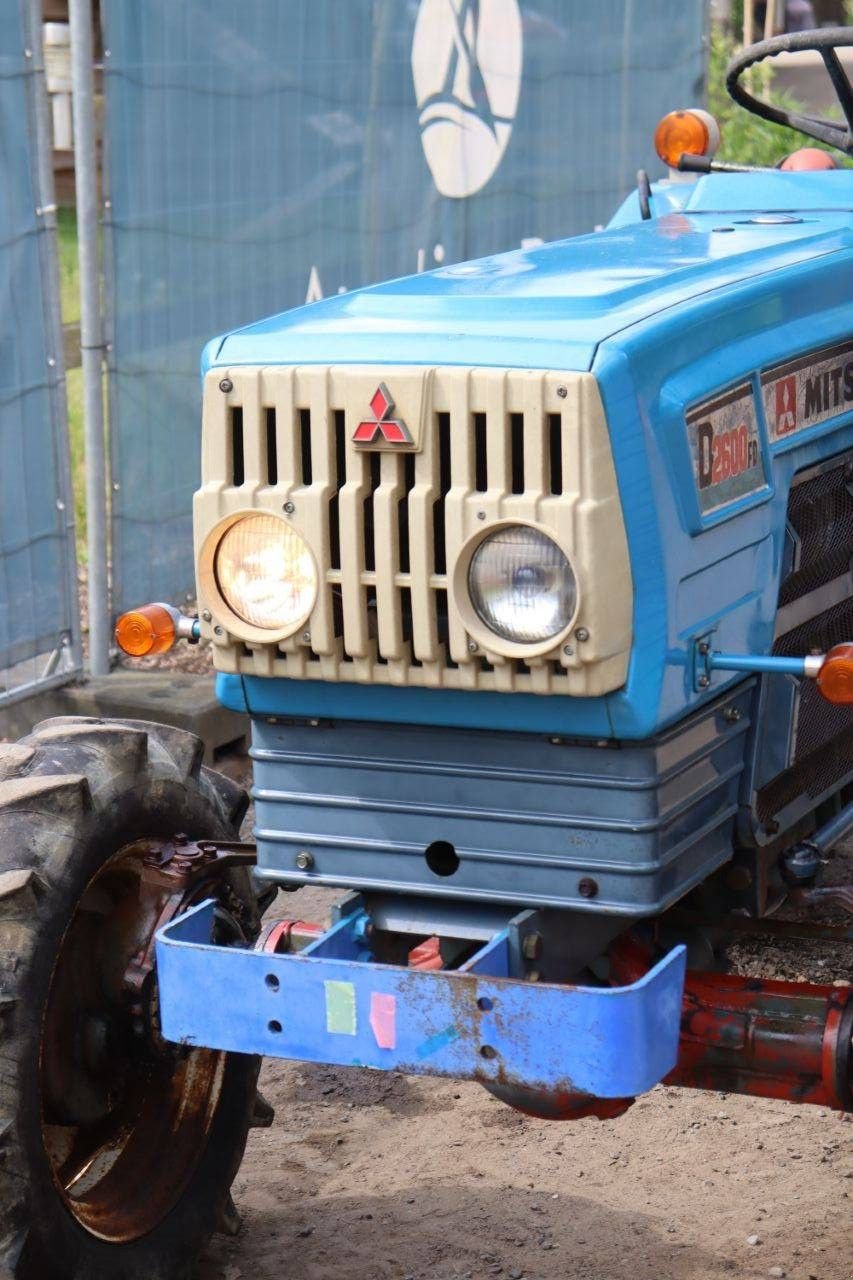 Traktor от тип Mitsubishi D2600FD, Gebrauchtmaschine в Antwerpen (Снимка 11)