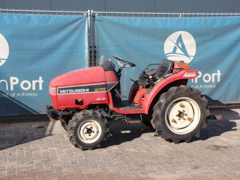 Traktor типа Mitsubishi MT165, Gebrauchtmaschine в Antwerpen (Фотография 1)
