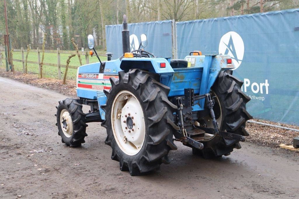 Traktor типа Mitsubishi MT3201, Gebrauchtmaschine в Antwerpen (Фотография 4)