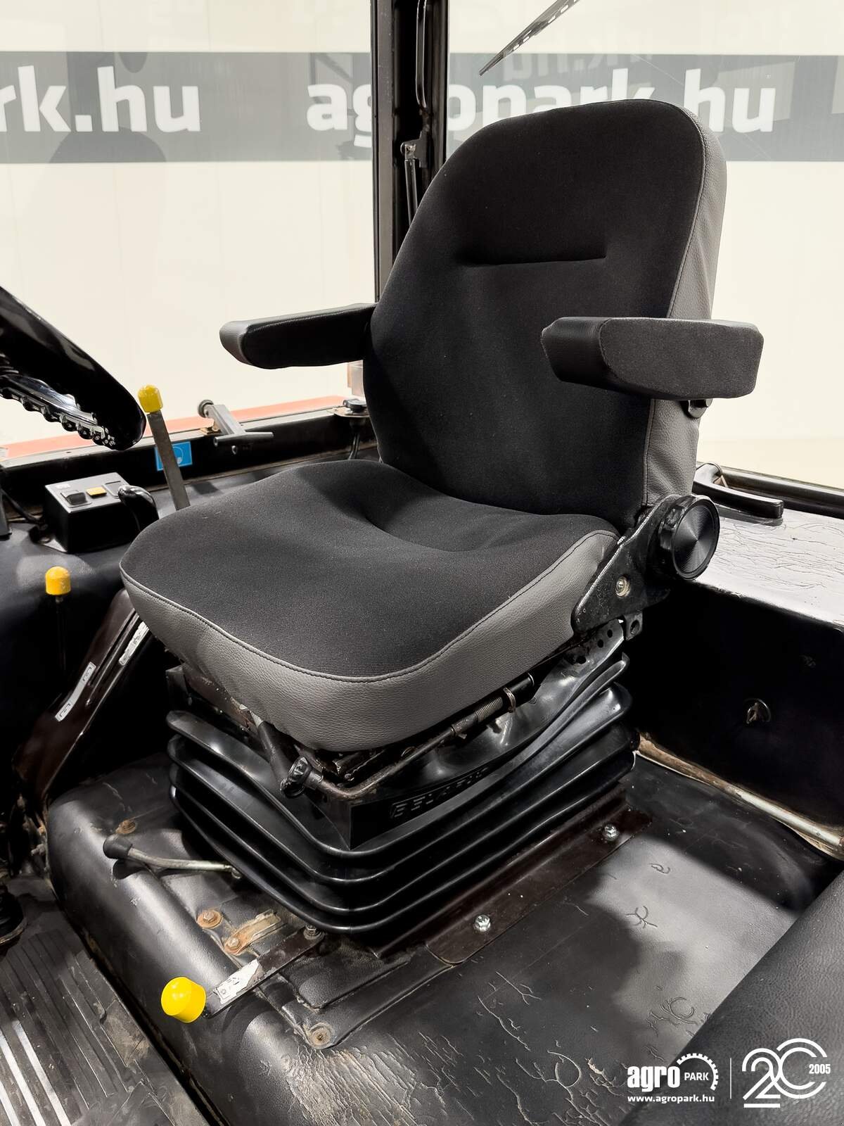 Traktor типа MTZ 1025.2 with air brake, Gebrauchtmaschine в Csengele (Фотография 11)
