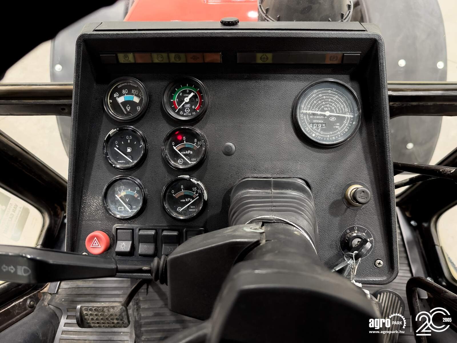 Traktor типа MTZ 1025.2 with air brake, Gebrauchtmaschine в Csengele (Фотография 18)