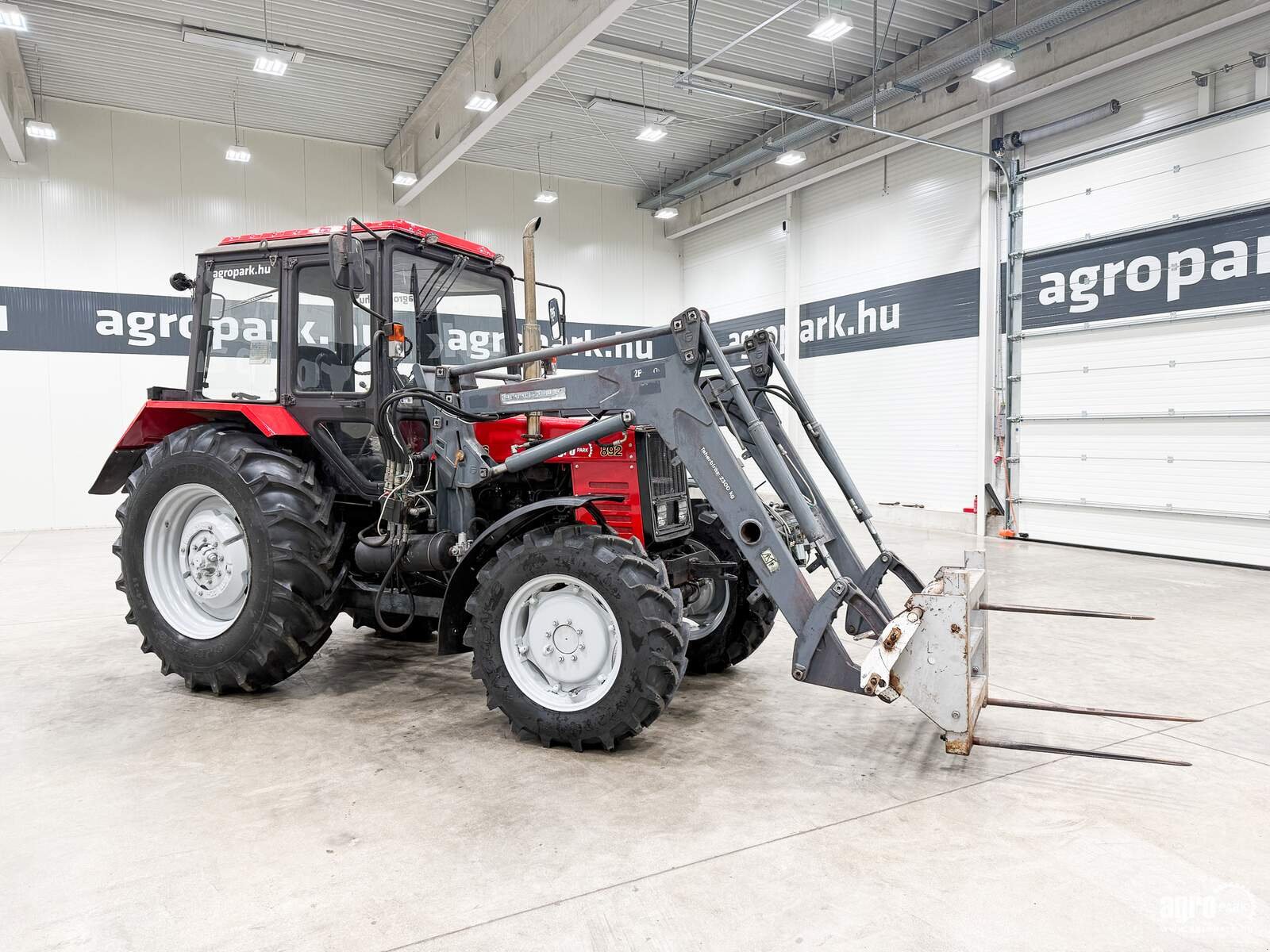 Traktor typu MTZ 892.2 with front loader, Gebrauchtmaschine v Csengele (Obrázok 2)