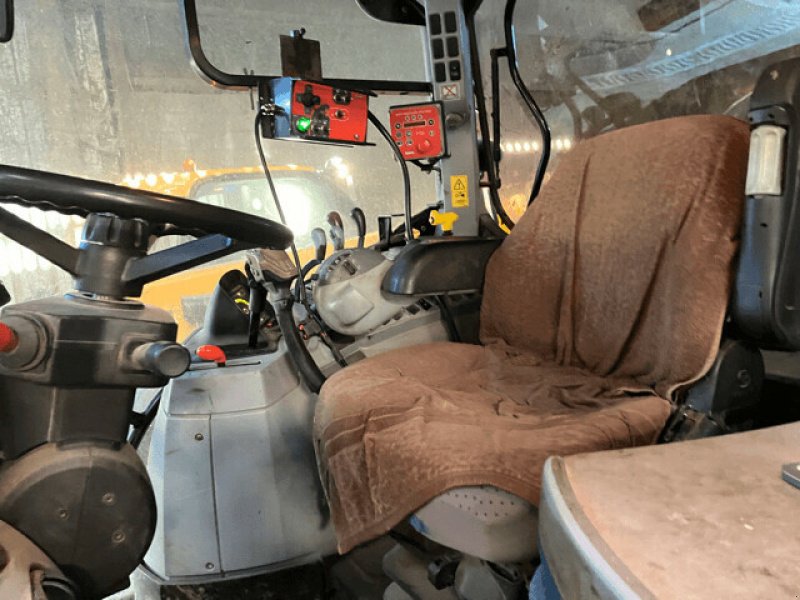 Traktor типа New Holland 6020, Gebrauchtmaschine в Feurs (Фотография 5)