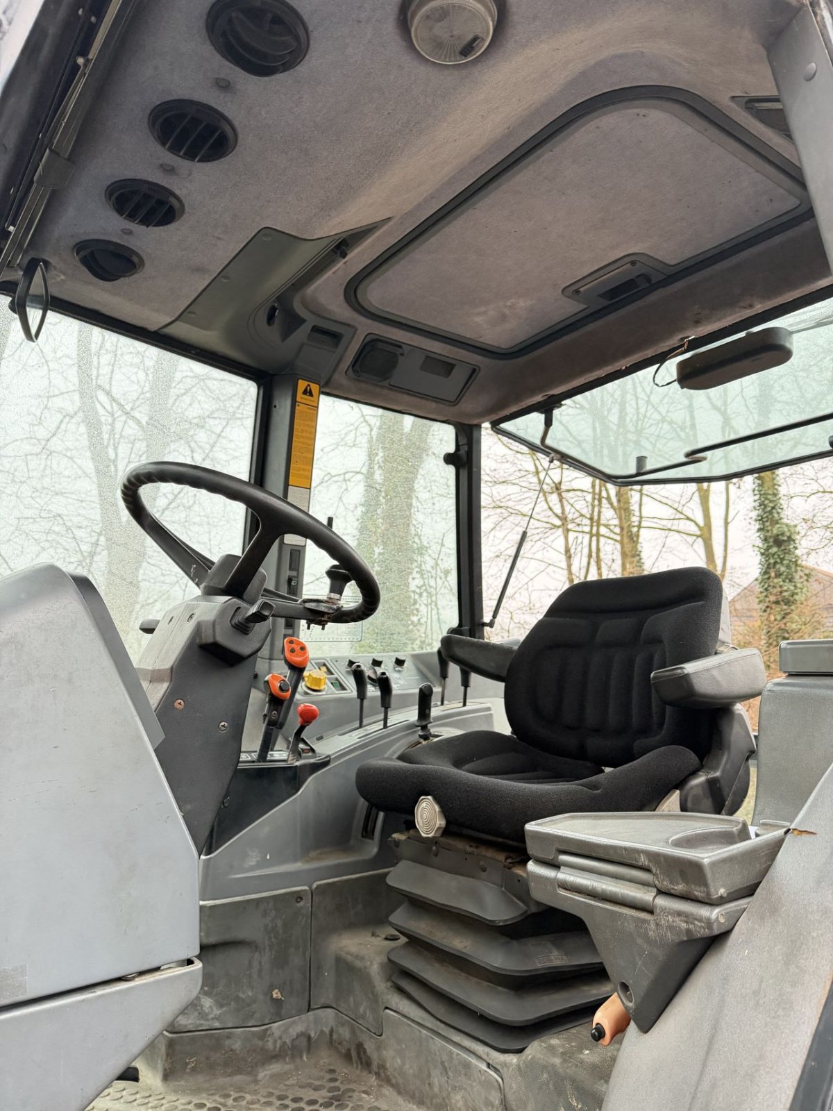 Traktor of the type New Holland 6640 SLE, Gebrauchtmaschine in Rossum (Picture 9)