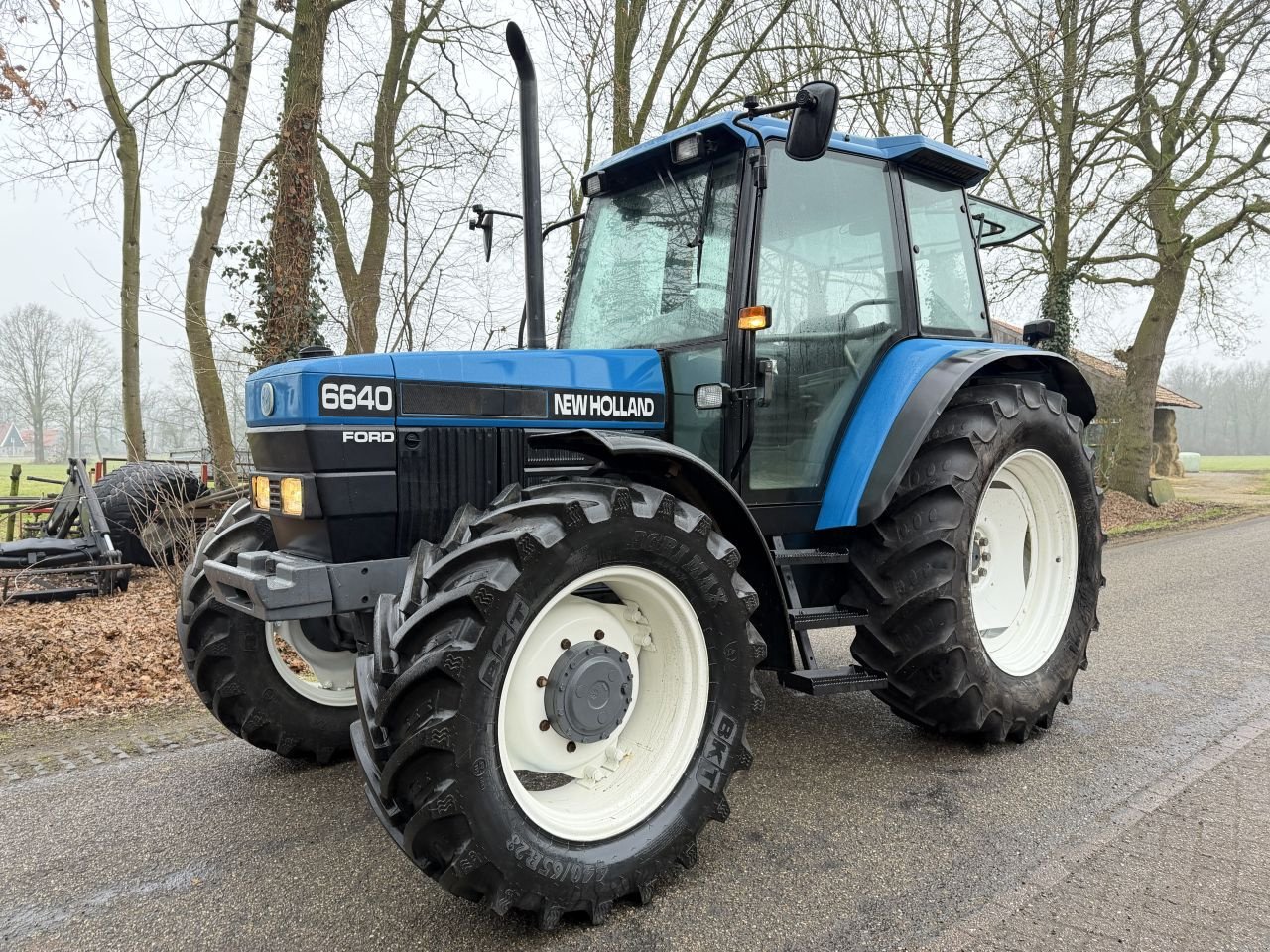 Traktor of the type New Holland 6640 SLE, Gebrauchtmaschine in Rossum (Picture 1)