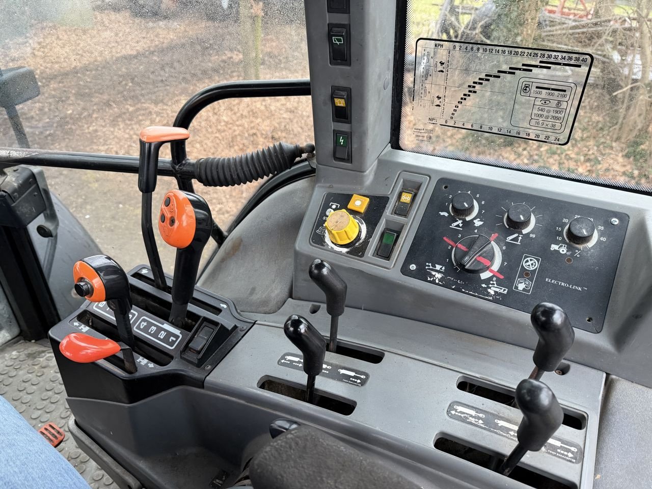 Traktor of the type New Holland 6640 SLE, Gebrauchtmaschine in Rossum (Picture 10)