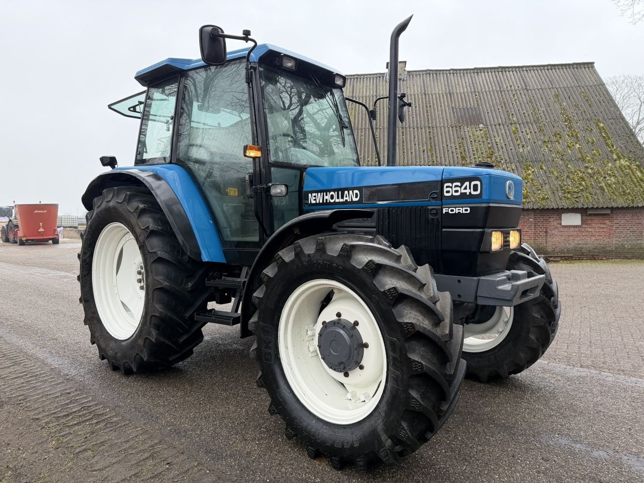 Traktor of the type New Holland 6640 SLE, Gebrauchtmaschine in Rossum (Picture 2)