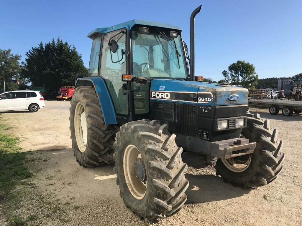 Traktor typu New Holland 6640, Gebrauchtmaschine v MORLHON LE HAUT (Obrázek 3)