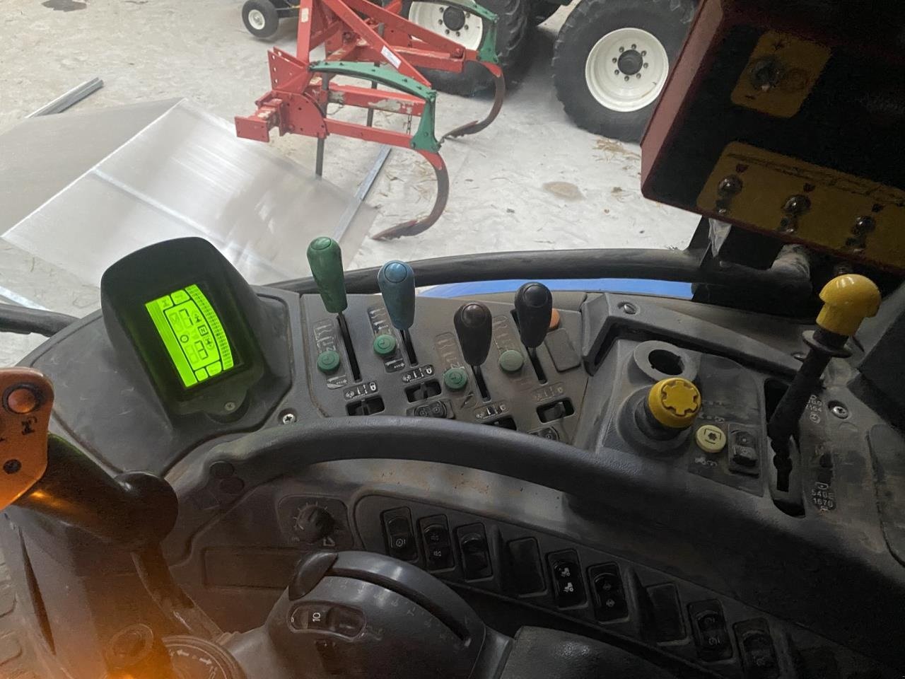 Traktor typu New Holland 7030 POWERCOMMAND, Gebrauchtmaschine v Maribo (Obrázok 3)