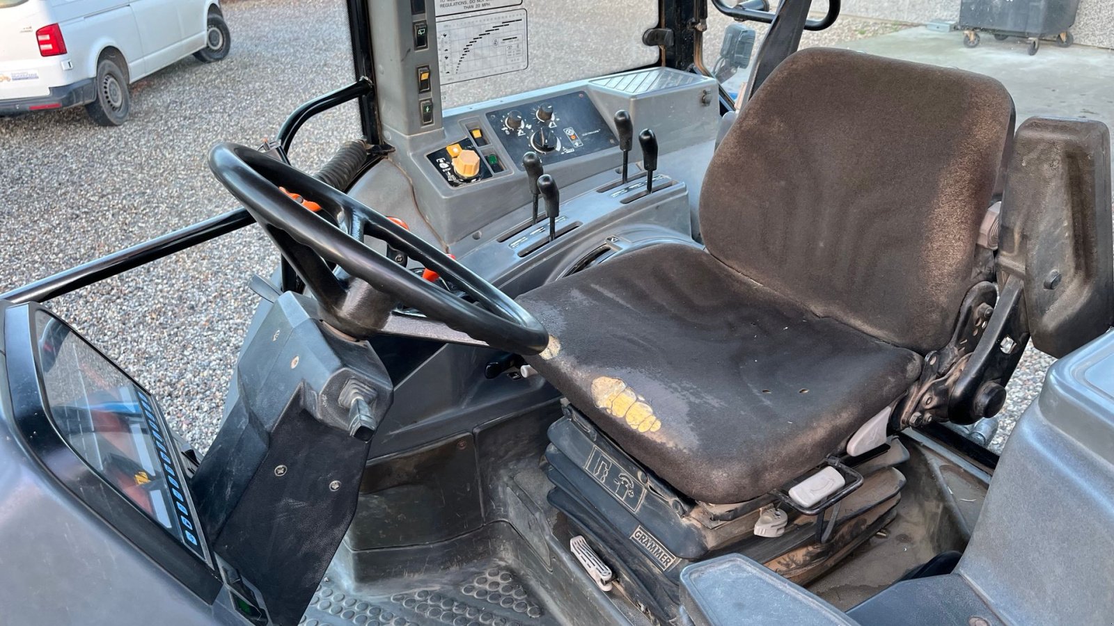 Traktor of the type New Holland 7740 Frontlift + bremseventil + 40 km/t, Gebrauchtmaschine in Vejle (Picture 4)