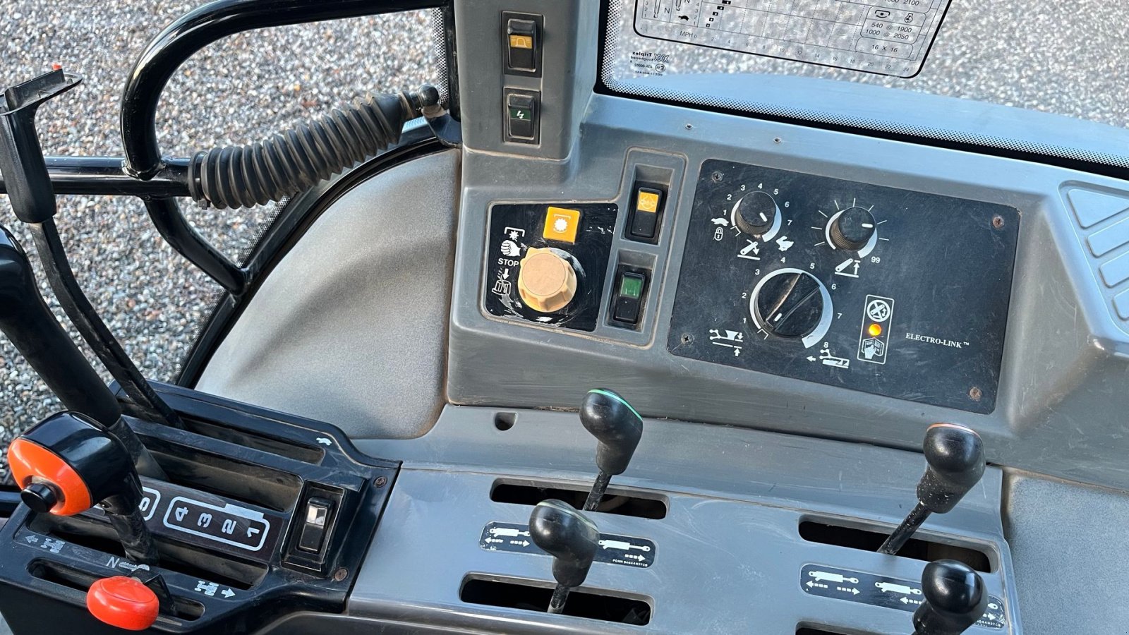 Traktor of the type New Holland 7740 Frontlift + bremseventil + 40 km/t, Gebrauchtmaschine in Vejle (Picture 5)