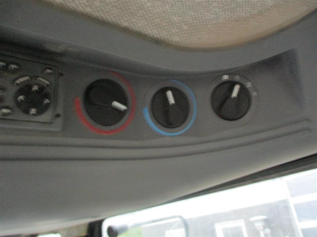 Traktor des Typs New Holland 7840 SLE, med rigtig god dæk montering og knap på vendergearet., Gebrauchtmaschine in Lintrup (Bild 10)