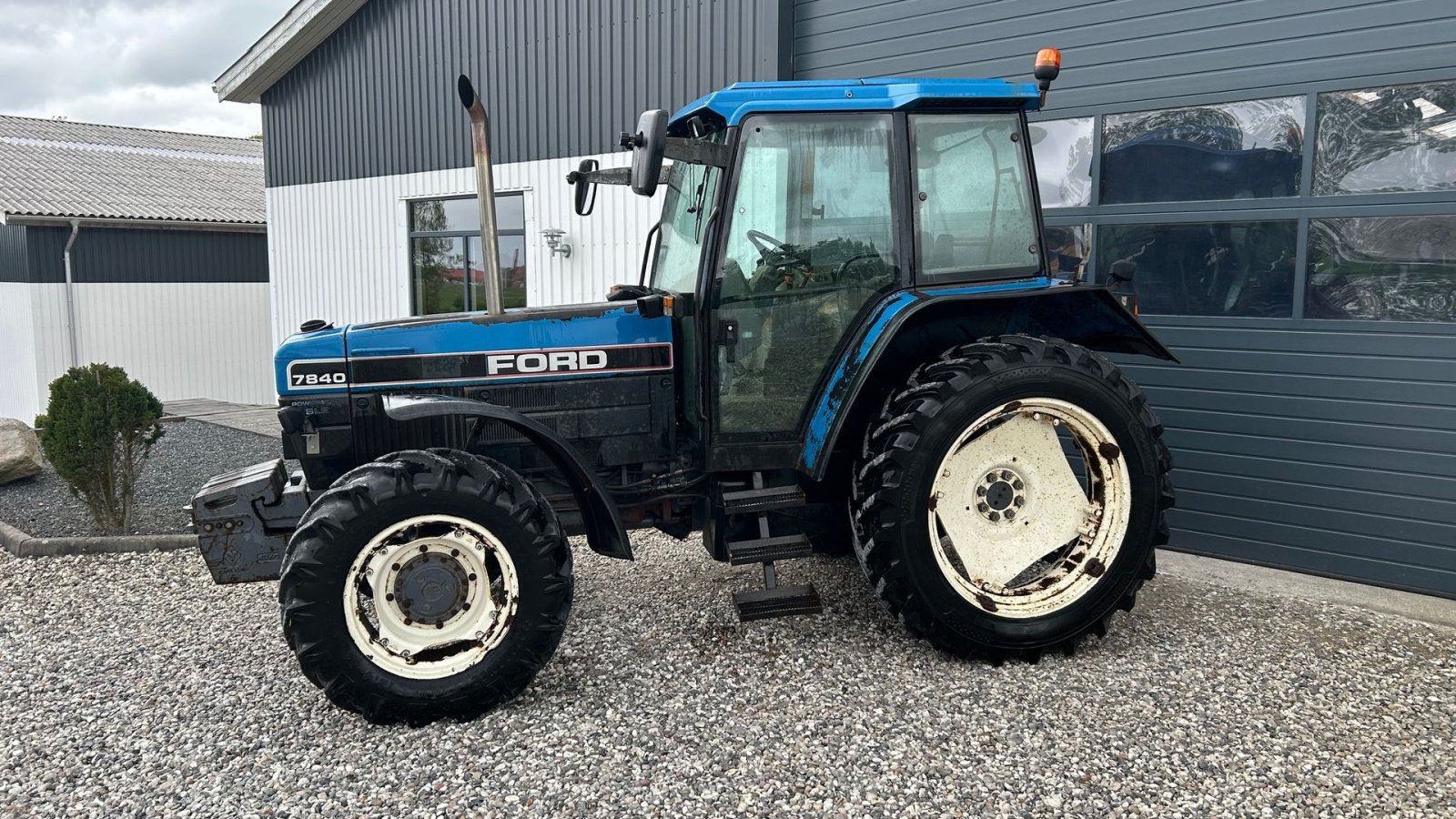 Traktor of the type New Holland 7840 SLE turbo, Gebrauchtmaschine in Thorsø (Picture 2)