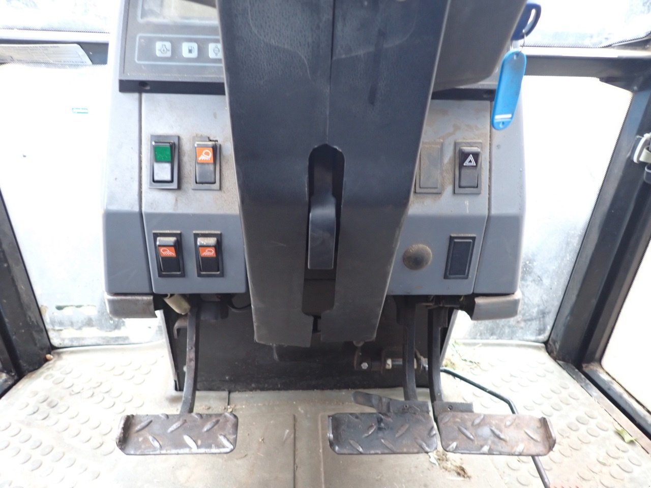 Traktor Türe ait New Holland 7840, Gebrauchtmaschine içinde Viborg (resim 14)